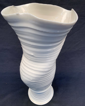 TAKESHI YASUDA (JAPANESE, 1943-) "UNFOLDING PORCELAIN" VASE